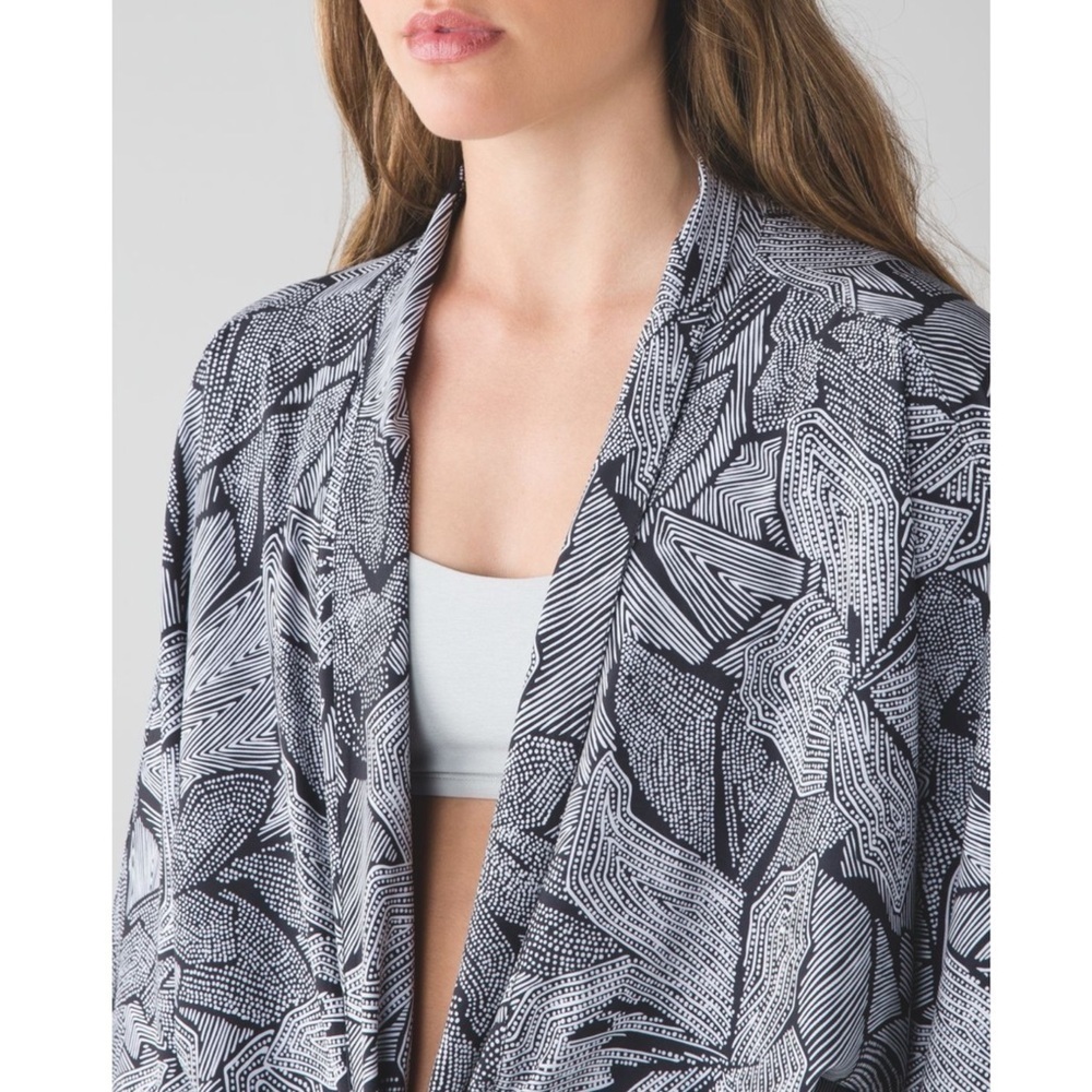 Lululemon Wanderlust Swift Ultra Light Yoga Haven Kimono Dottie Tribe Size 6